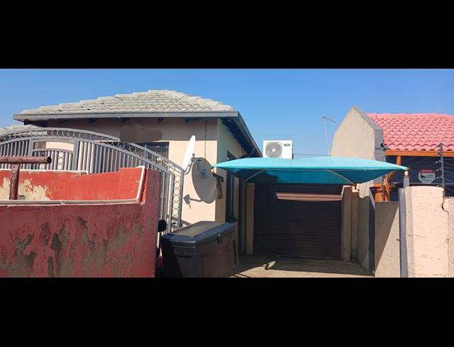 3 BEDROOM HOUSE FOR SALE IN CLAYVILLE